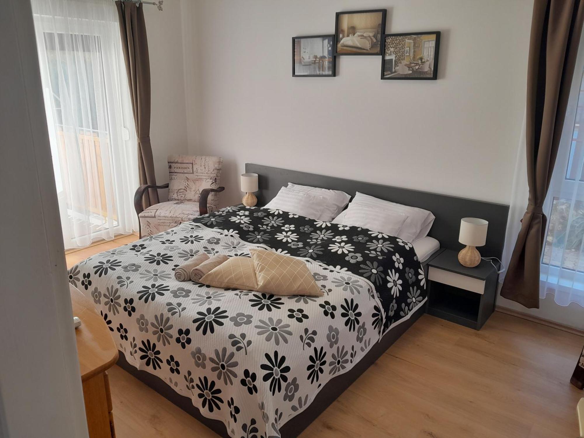 Nyirfa Apartmanhaz 佐洛卡罗斯 外观 照片
